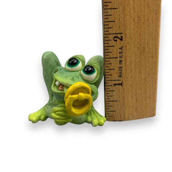 Sprogz Pacifier Frog Hall 1994 Mini Figurine Resin Yellow Paci Tadpole Baby - Picture 8 of 9